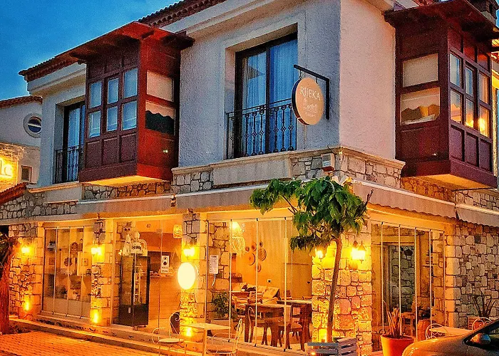 Rijeka Alaçatı Otel *